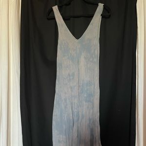 Tie-dye V-neck dress